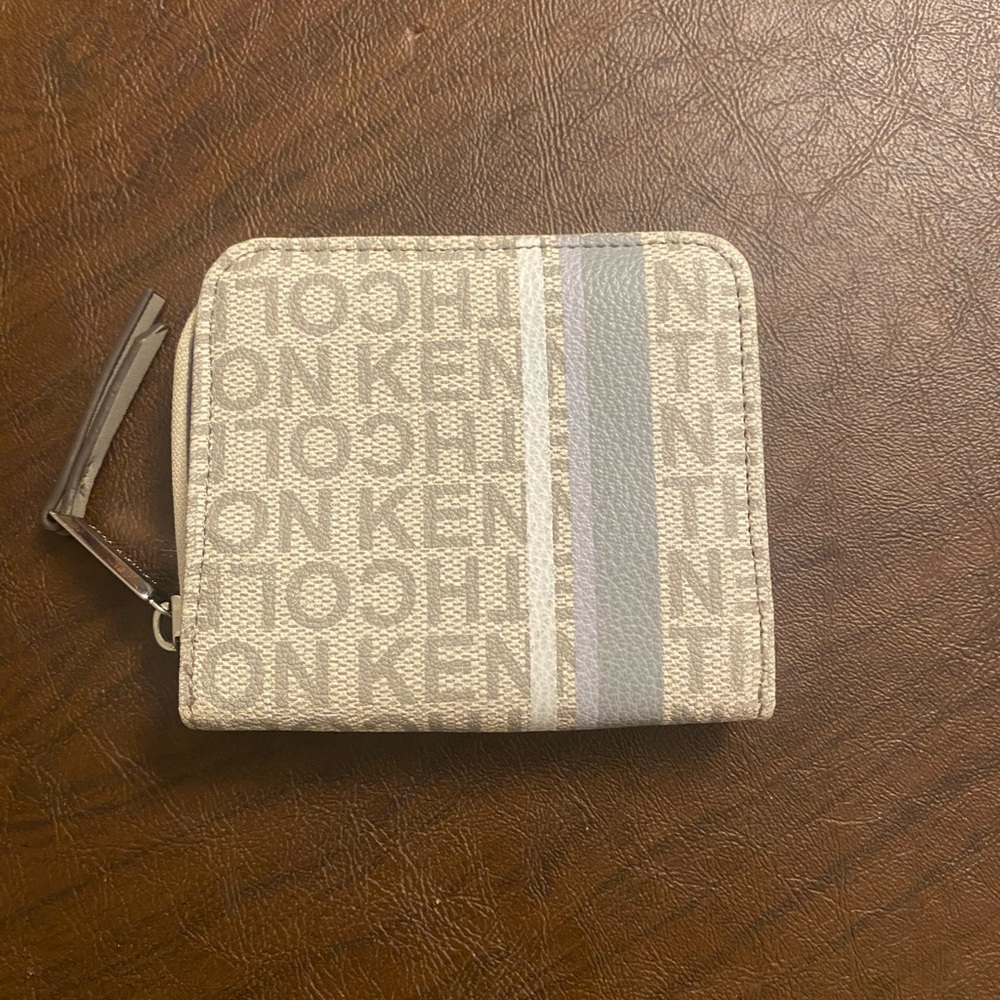 Kenneth Cole Reaction Shimmering Silver Wallet